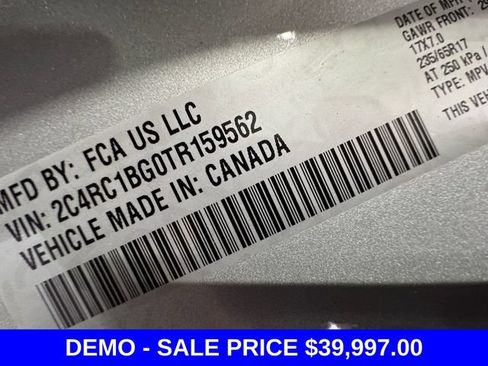 Used 2026 Chrysler Pacifica Select FWD image 25