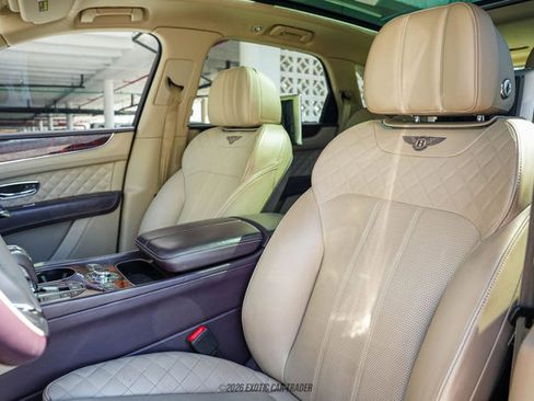 Used 2017 Bentley Bentayga image 41