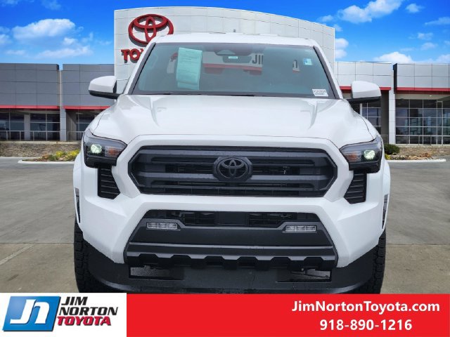 Used 2026 Toyota Tacoma SR5 AWD/4WD image 2