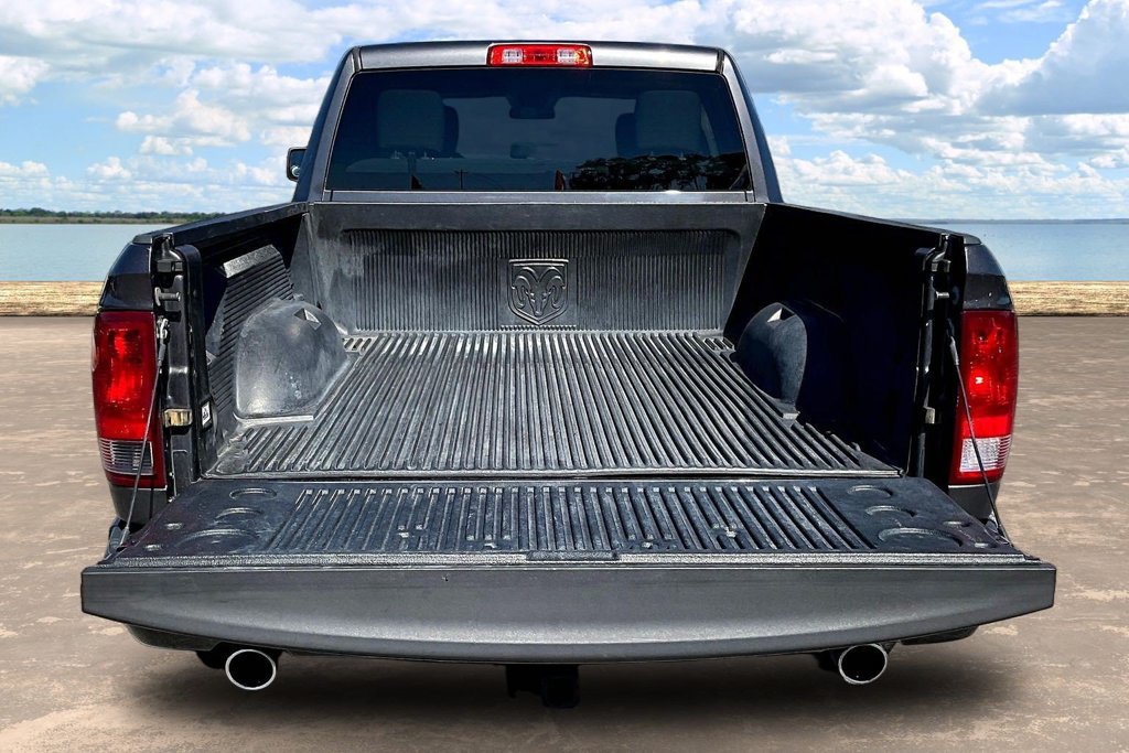 Used 2017 RAM 1500 Express RWD image 9