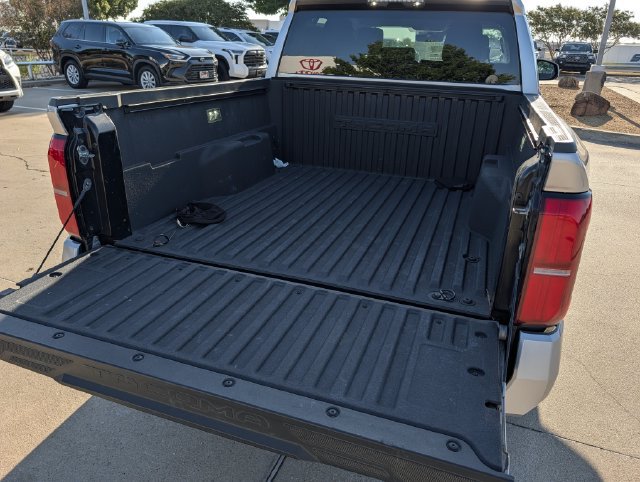Used 2025 Toyota Tacoma SR5 AWD/4WD image 28