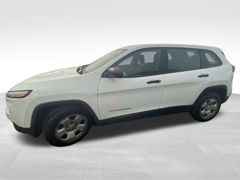 Used 2016 Jeep Cherokee Sport FWD image 3