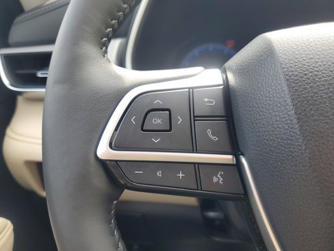 Certified 2025 Toyota Highlander Limited FWD image 24