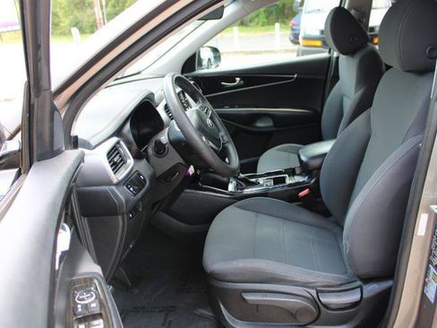 Used 2019 Kia Sorento L FWD image 11