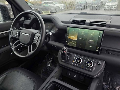 Used 2024 Land Rover Defender 130 X-Dynamic SE image 10