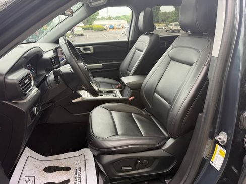 Certified 2023 Ford Explorer XLT w/ Equipment Group 202A AWD/4WD image 11