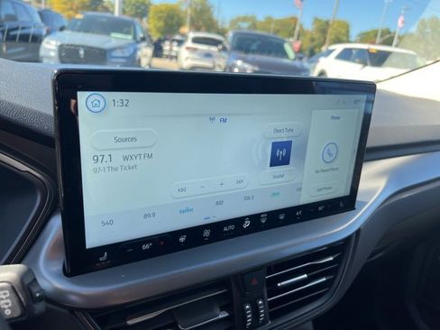 Used 2025 Ford Escape SE image 12