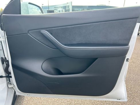 Used 2021 Tesla Model Y Long Range image 25