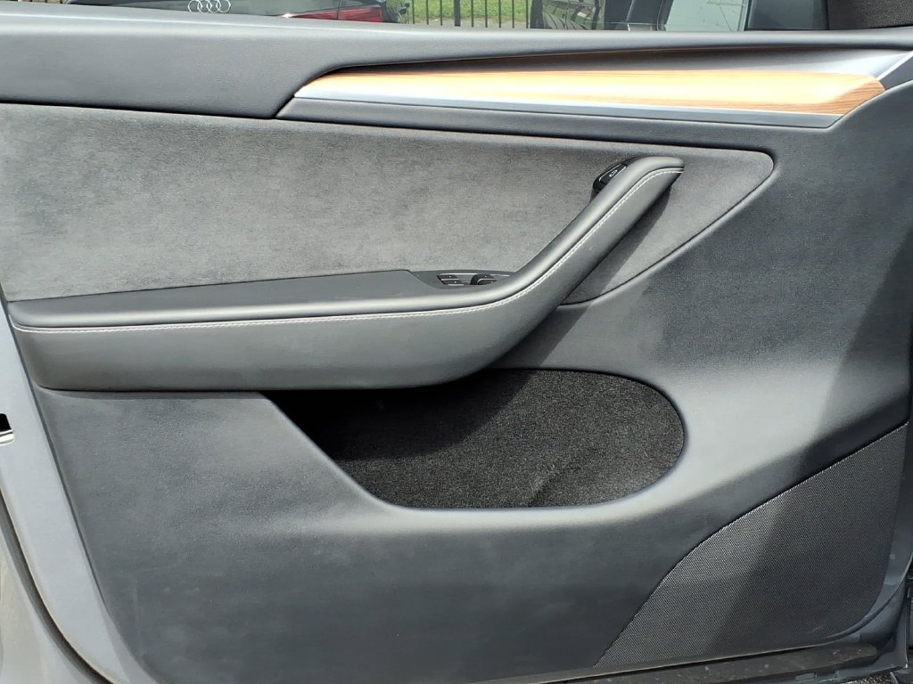 Used 2025 Tesla Model Y Long Range RWD image 23
