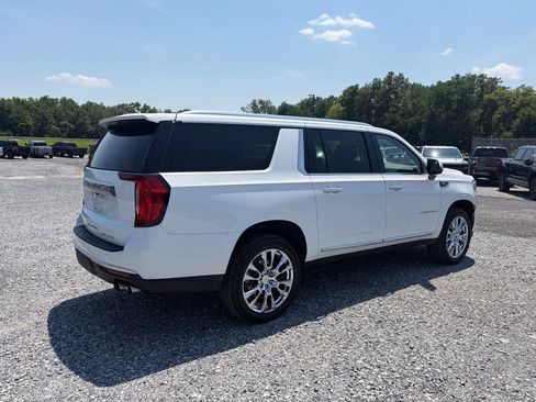 Used 2023 GMC Yukon XL Denali AWD/4WD image 10