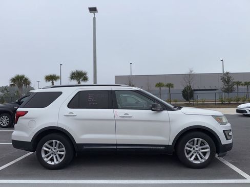 Used 2016 Ford Explorer XLT w/ Equipment Group 202A image 2