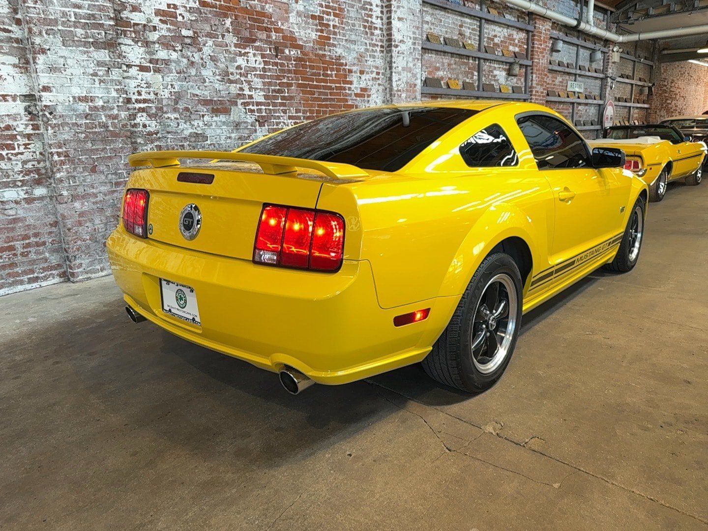 Used 2006 Ford Mustang GT Premium RWD image 3