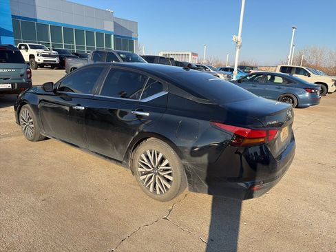 Used 2024 Nissan Altima 2.5 SV image 4