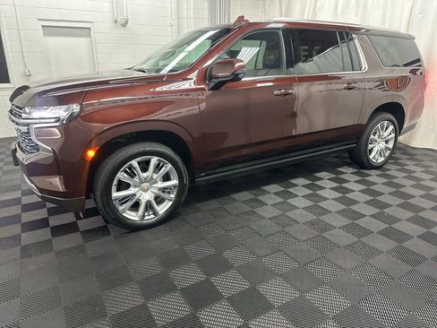 Used 2023 Chevrolet Suburban High Country AWD/4WD image 5