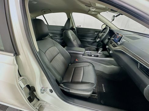 Used 2025 Nissan Altima 2.5 SV image 29