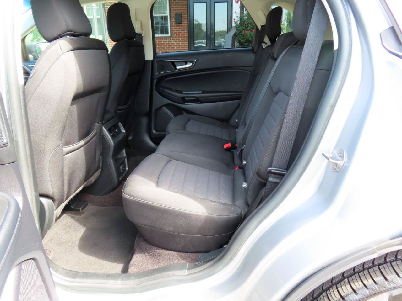 Used 2020 Ford Edge SE FWD image 17