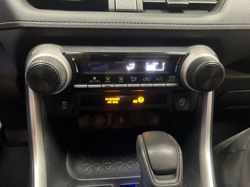 Used 2020 Toyota RAV4 LE image 24