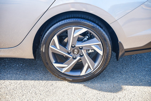 Certified 2025 Hyundai Elantra SEL FWD image 12