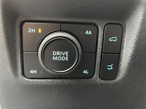 New 2025 Ford Expedition Active image 14