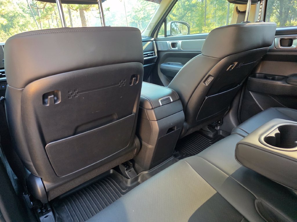 Used 2025 Hyundai Santa Fe SEL FWD image 16
