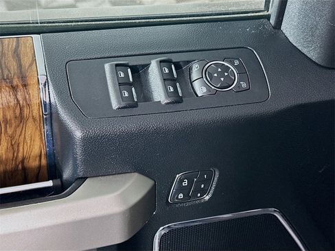 Used 2019 Ford F150 Lariat image 24