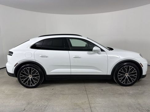 Certified 2025 Porsche Macan 4 Electric image 8