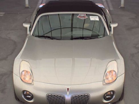 Used 2007 Pontiac Solstice Convertible w/ Premium Package RWD image 2