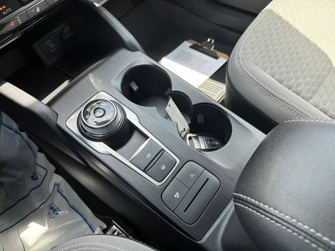 Certified 2022 Ford Escape SE w/ Cold Weather Package AWD/4WD image 19