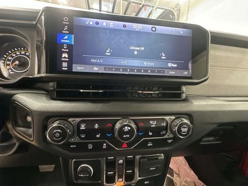 Used 2024 Jeep Wrangler Willys image 17