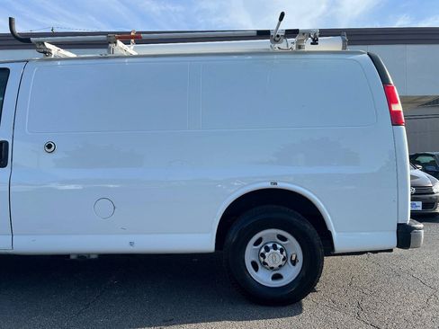 Used 2014 Chevrolet Express 2500 w/ Cold Climate Package RWD image 33
