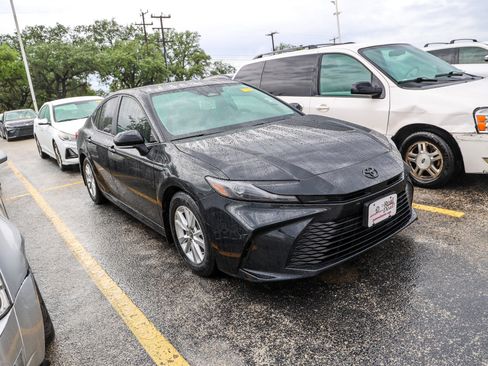 Used 2025 Toyota Camry LE w/ Convenience Package FWD image 6