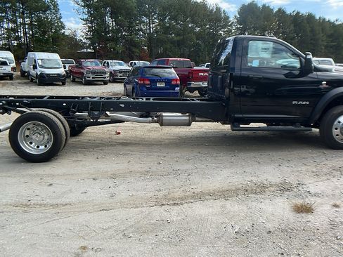 New 2025 RAM 5500 4x4 Regular Cab image 7