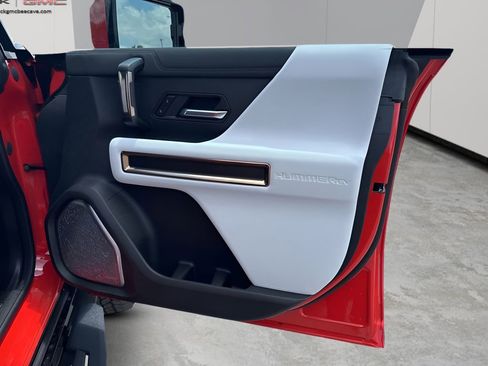 New 2025 GMC Hummer EV 2X w/ LPO, Dark Essentials Package image 25