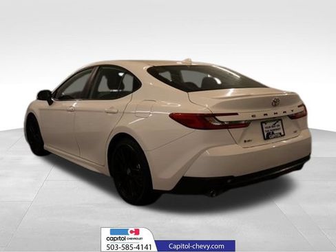 Used 2025 Toyota Camry SE FWD image 5