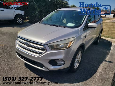 Used 2018 Ford Escape SE FWD image 1
