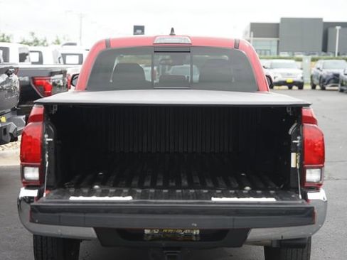 Used 2021 Toyota Tacoma SR5 RWD image 31