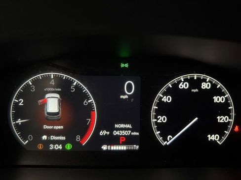 Used 2025 Honda Pilot Touring image 16