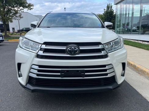 Used 2018 Toyota Highlander XLE AWD/4WD image 2