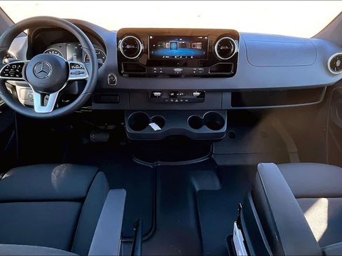 Used 2024 Mercedes-Benz Sprinter 2500 image 15