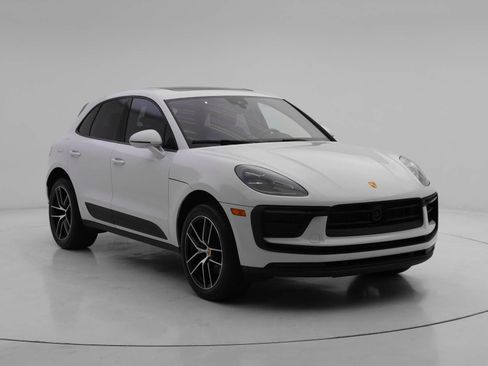Used 2025 Porsche Macan image 18