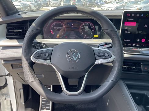 New 2025 Volkswagen Tiguan SE R-Line image 15