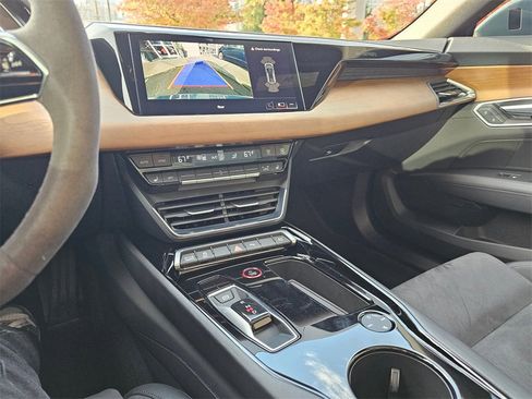 Used 2022 Audi e-tron GT Premium Plus image 30
