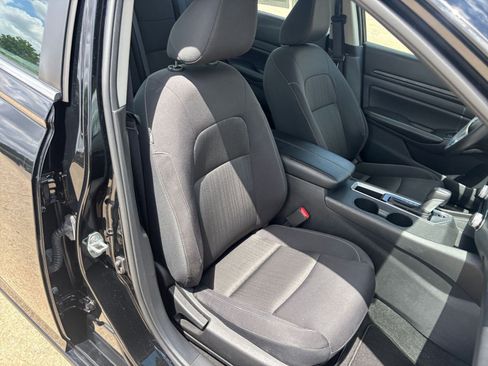 Used 2025 Nissan Altima 2.5 SV image 36