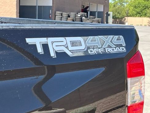 Used 2018 Toyota Tundra Limited w/ Limited Premium Package AWD/4WD image 10