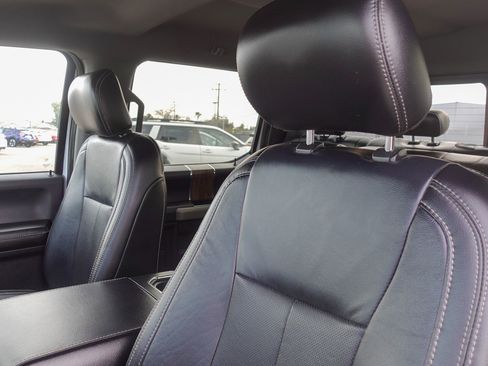 Used 2020 Ford F150 Lariat image 10