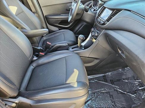 Used 2022 Chevrolet Trax LT w/ Sport Edition image 19