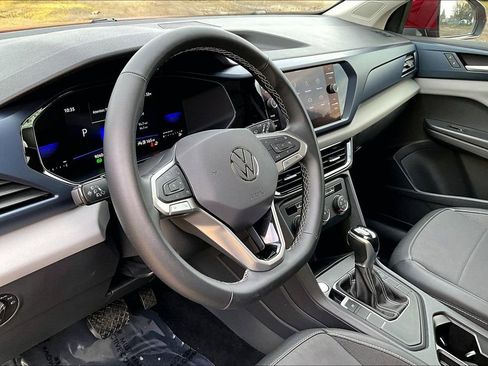Used 2022 Volkswagen Taos SE w/ Panoramic Sunroof Package image 19