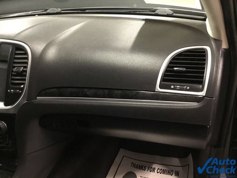 Used 2017 Chrysler 300 C AWD/4WD image 38