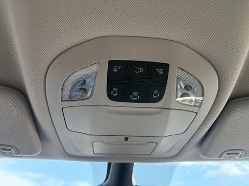 Used 2024 Chrysler Pacifica Touring-L FWD image 22