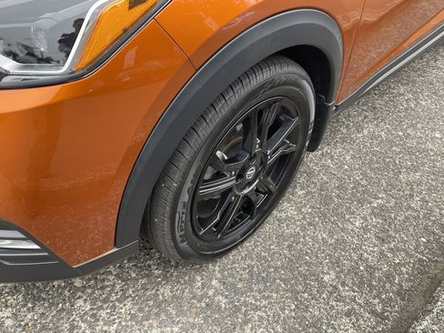 Used 2020 Nissan Kicks SR w/ SR Premium Package FWD image 9